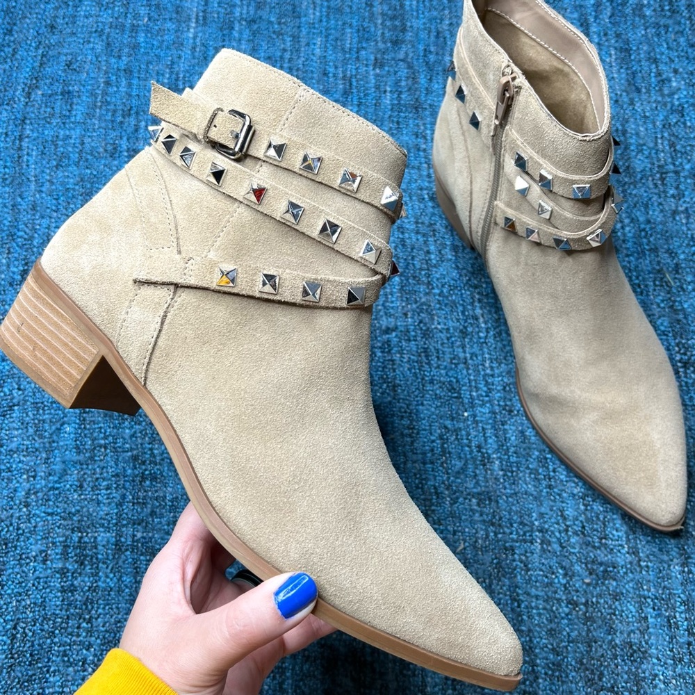 Steve Madden Besto Light Tan Suede Leather Studded Ankle Booties Women's Size 10